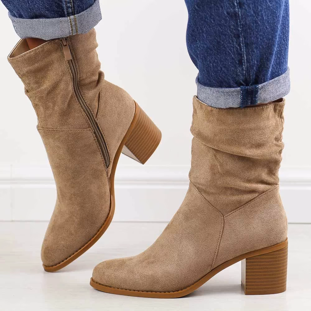 Jak czyścić buty zamszowe na obcasie?