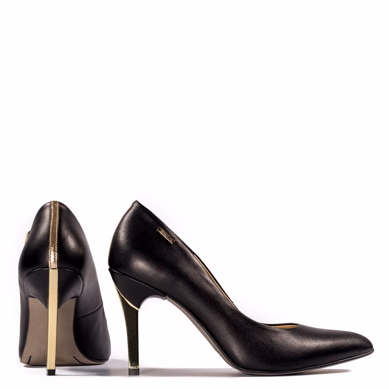 Jakie kolczyki do złotych butów?