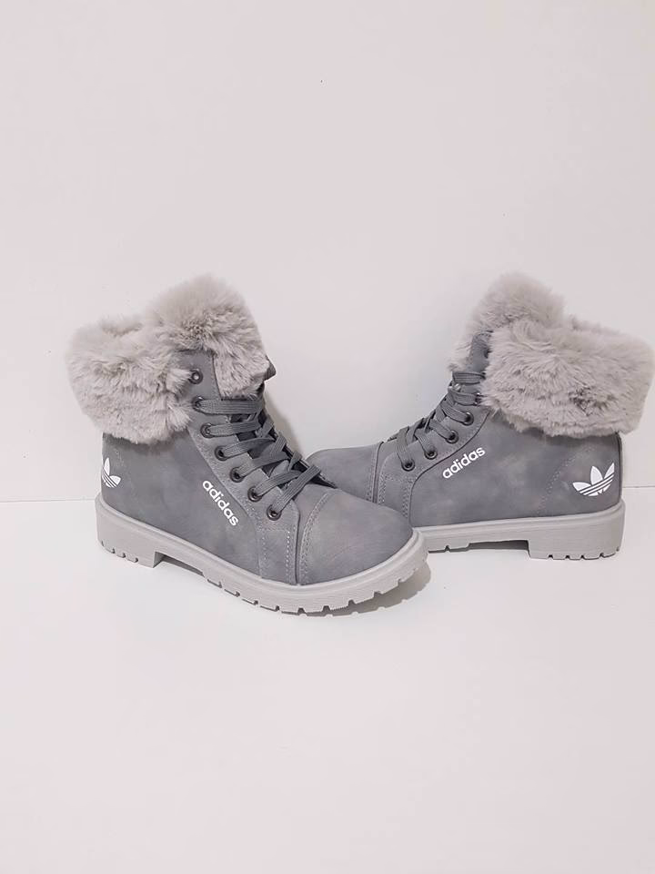 Czy buty zimowe Adidas damskie z futerkiem są ciepłe?