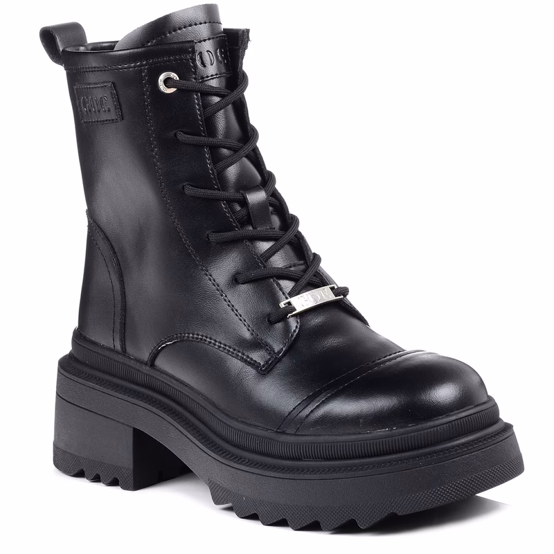 Jakie buty na zimę do sukienki?