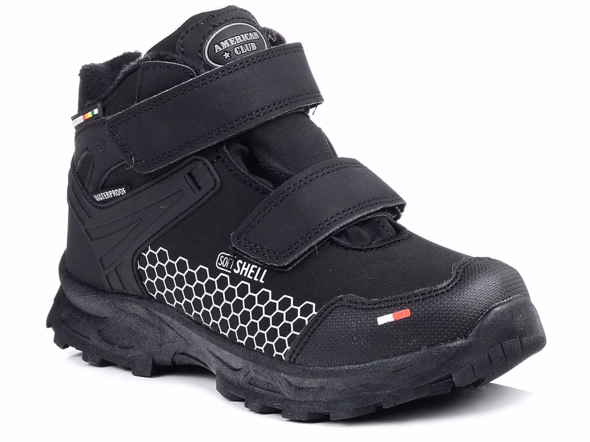 Czy buty zimowe dla dziecka powinny być sztywne?