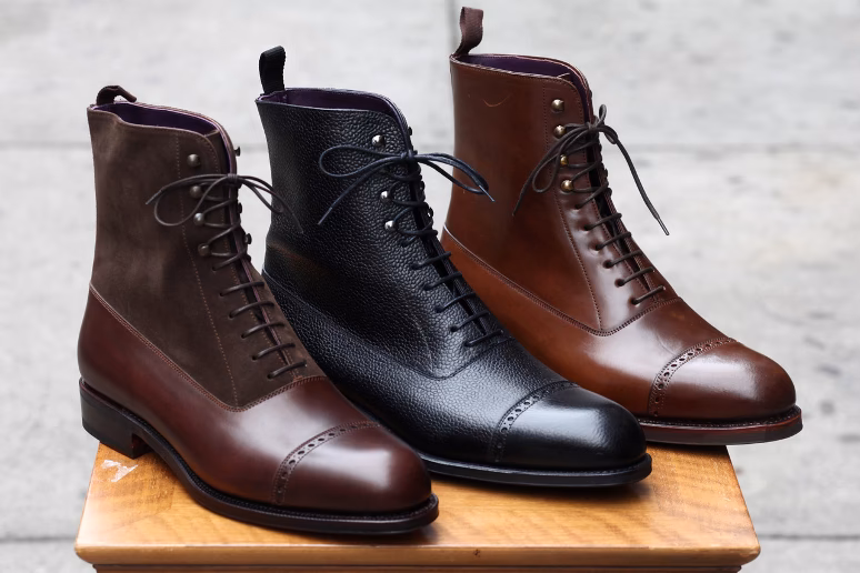 Czy buty trekkingowe pasują do sukienki?