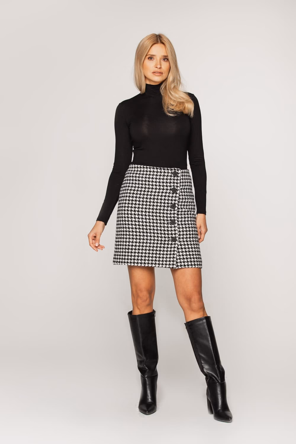 Jakie buty do sukienki zimą? ❄️