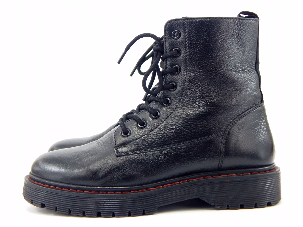 Jakie buty do beżowych spodni męskich?