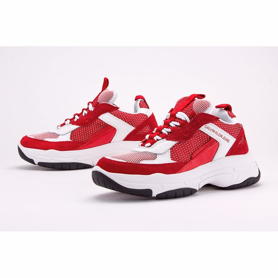 Czy czerwone buty są modne?