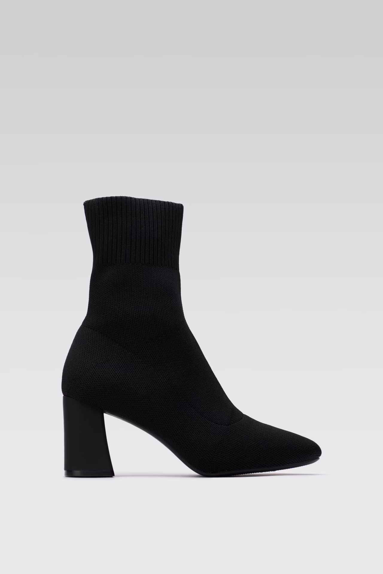 Botki na obcasie - jakie wybrać i z czym nosić?