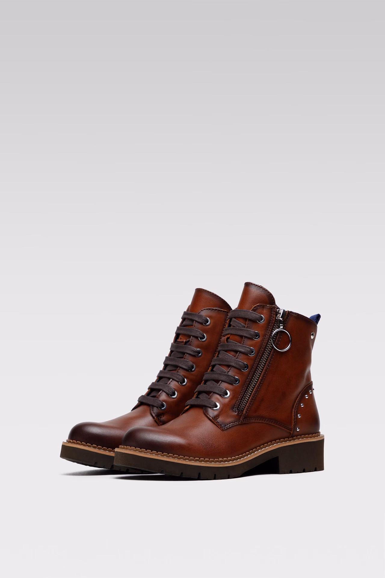 Jakie buty do czarnej sukienki?