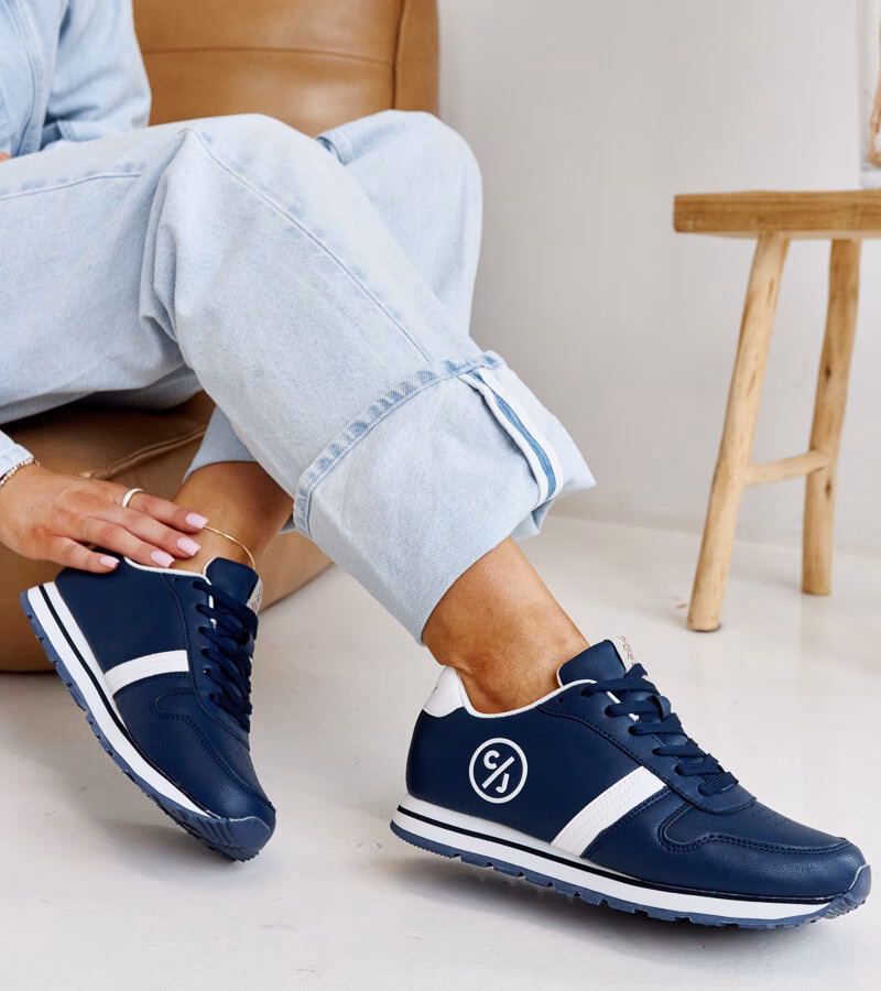 Jakie buty do jeansów damskich?