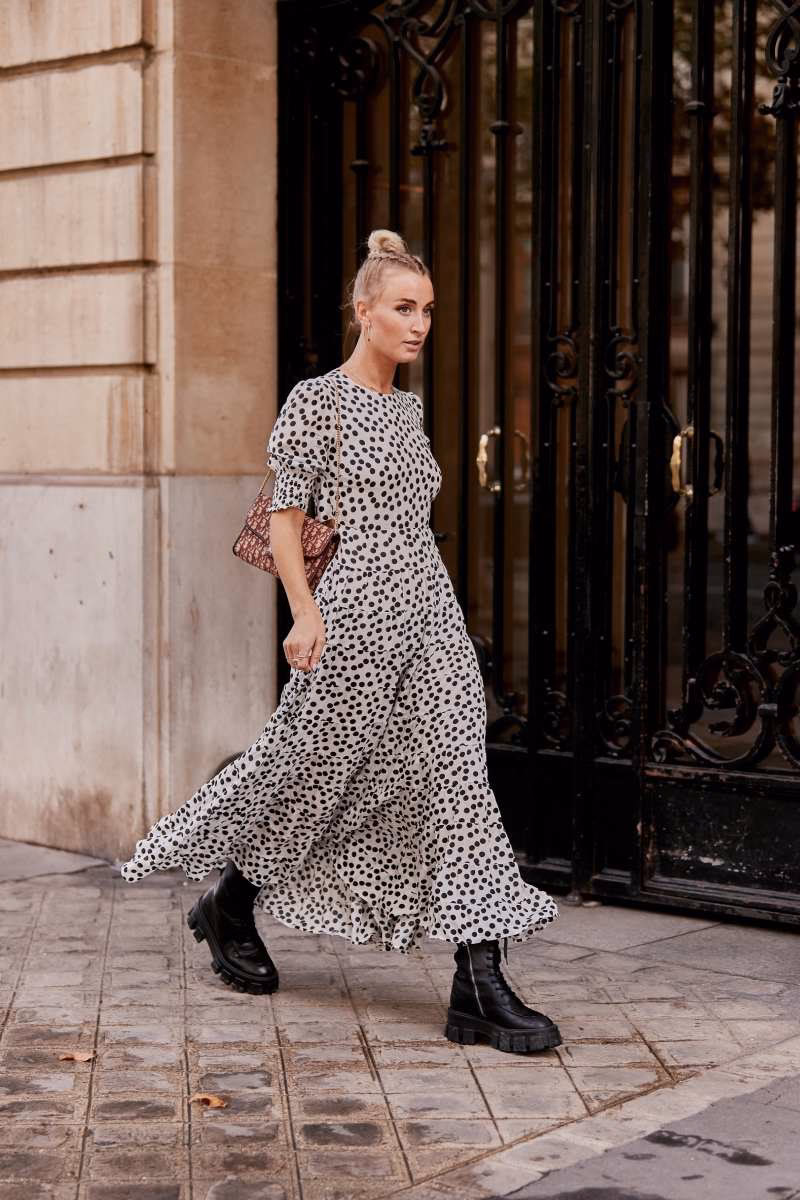 Jakie buty pasują do czarnej sukienki?