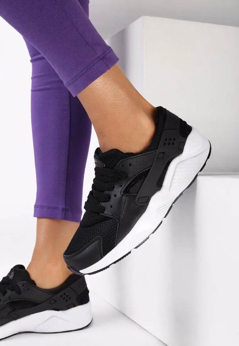 Jak czyścić białe podeszwy w butach sportowych?