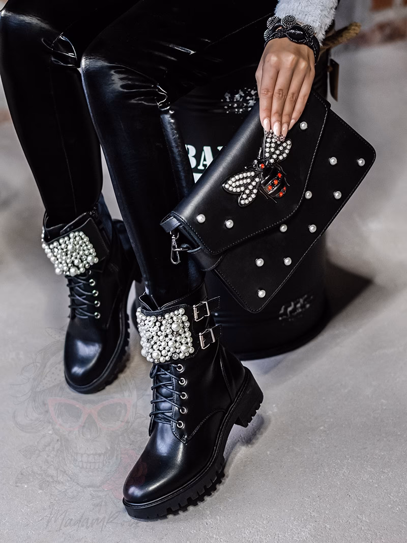 Czy buty z perełkami są modne?