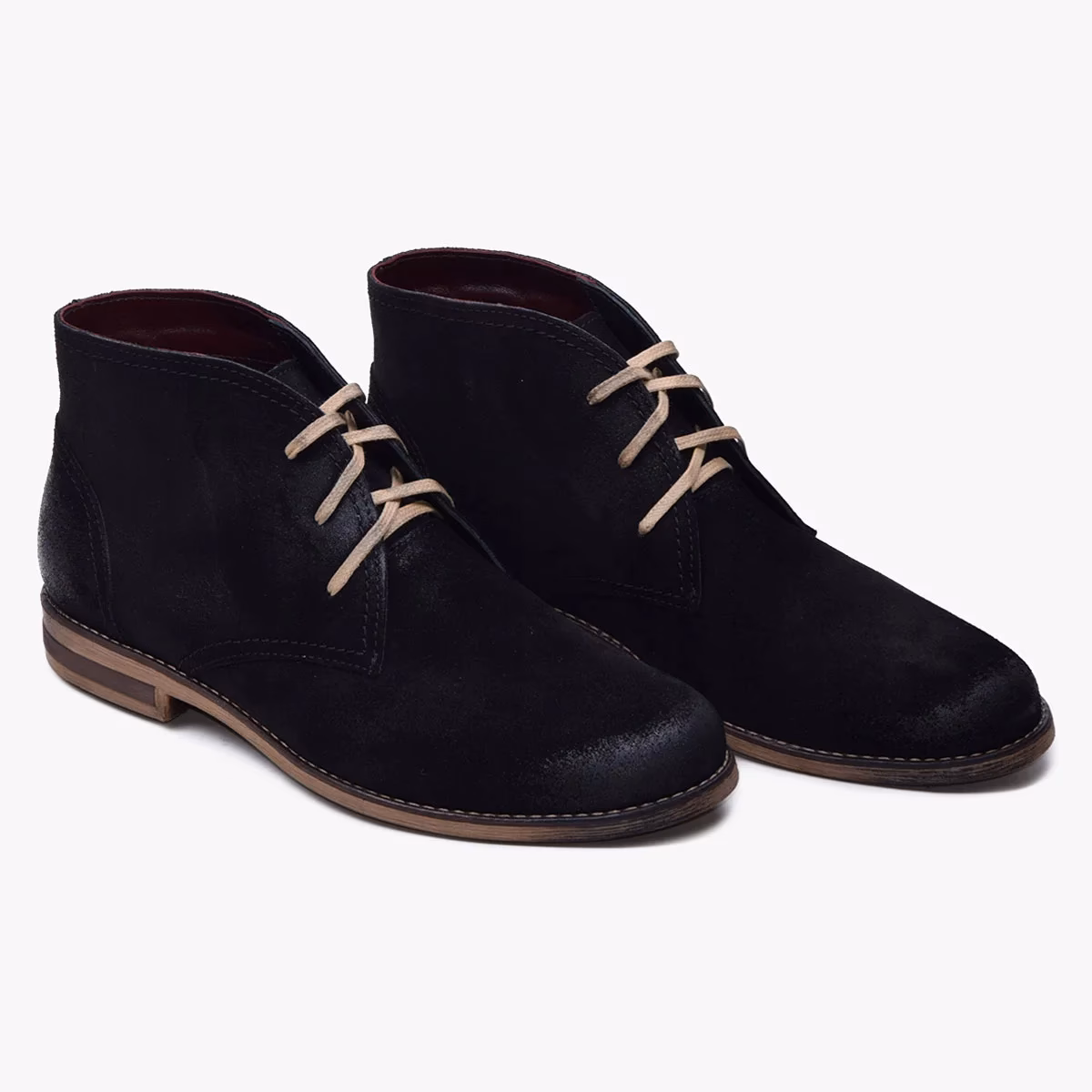 Jak usunąć plamy z zamszowych butów?