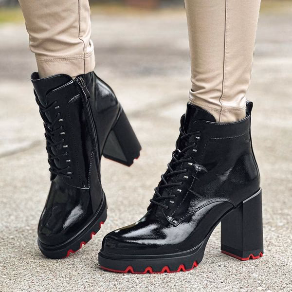 Jak nosić lakierowane buty?