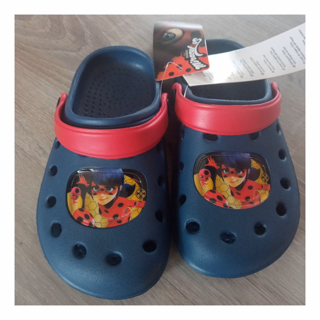 Jakie buty do czarnej sukienki?