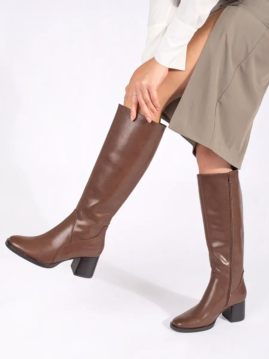 Jak nosić kozaki damskie?