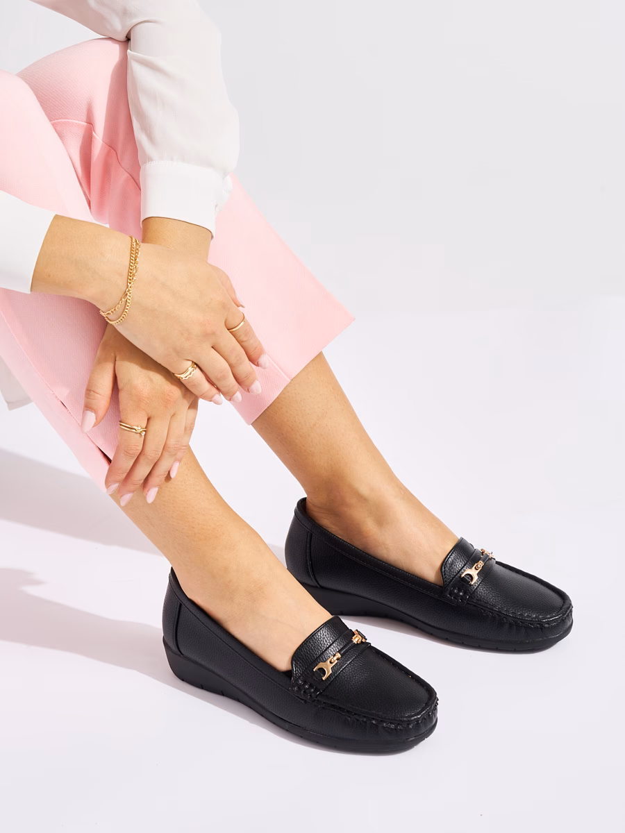 Do czego pasują białe mokasyny?