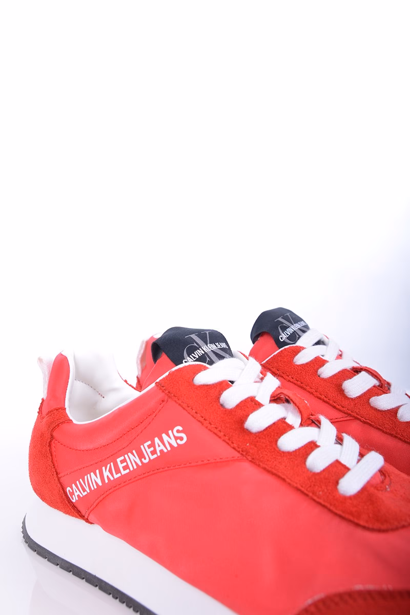 Gdzie kupić czerwone buty Calvin Klein?