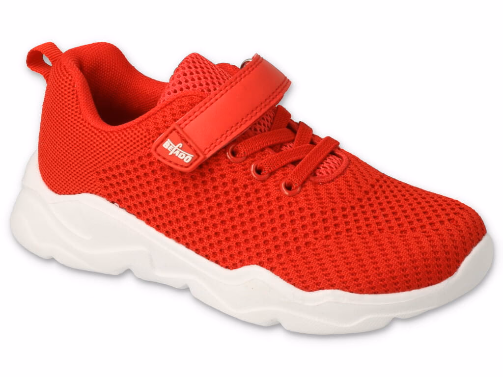 Jakie skarpetki do czerwonych butów?