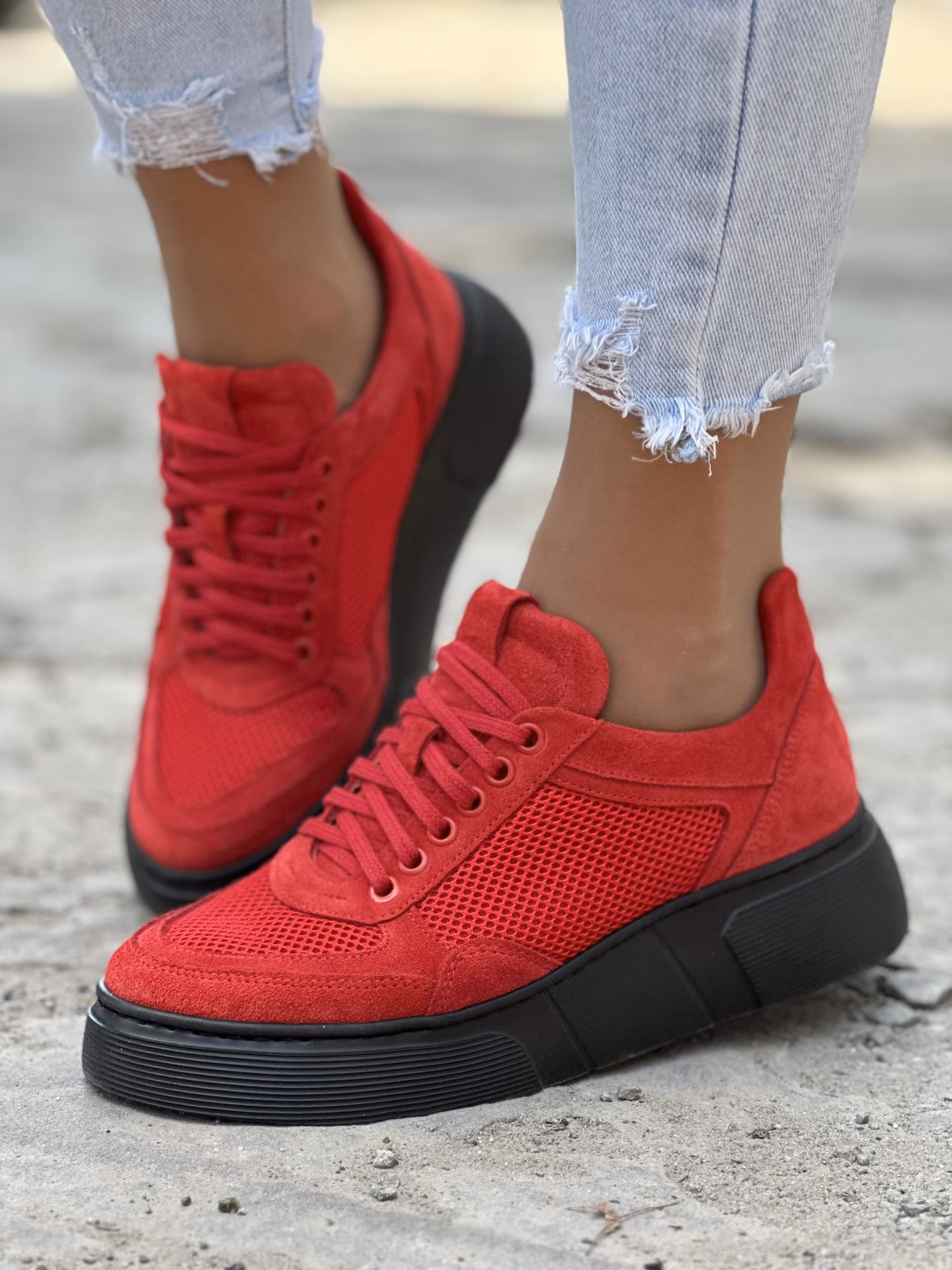 Do czego pasują czerwone buty?