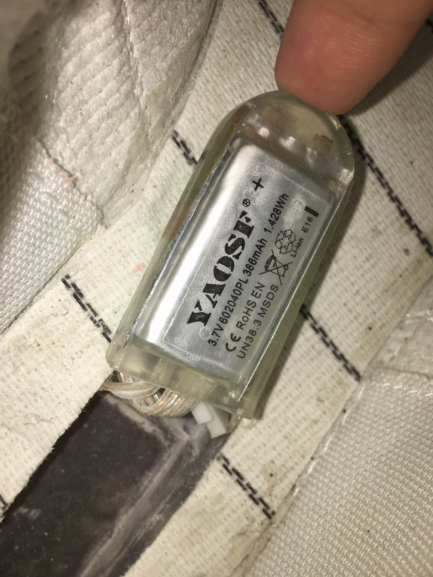 Jak się ładuje buty LED?