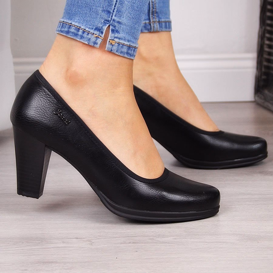 Jakie buty pasują do eleganckiej stylizacji?