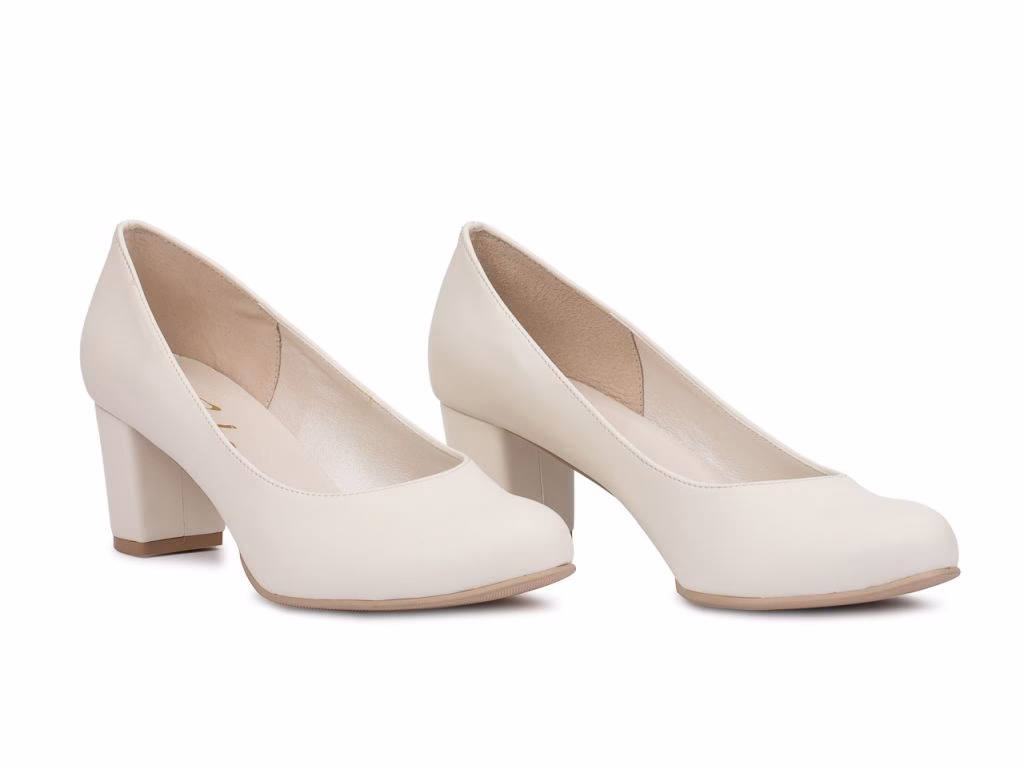 Na co zwrócić uwagę kupując eleganckie buty na szeroką stopę online?