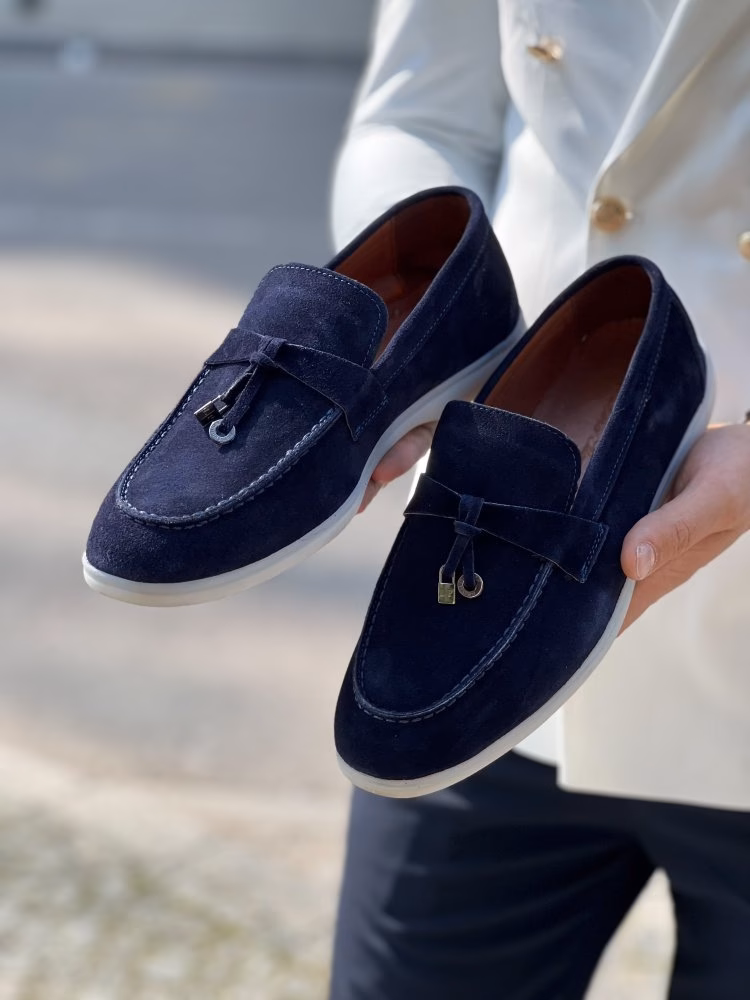 Jak rozbić buty zamszowe?