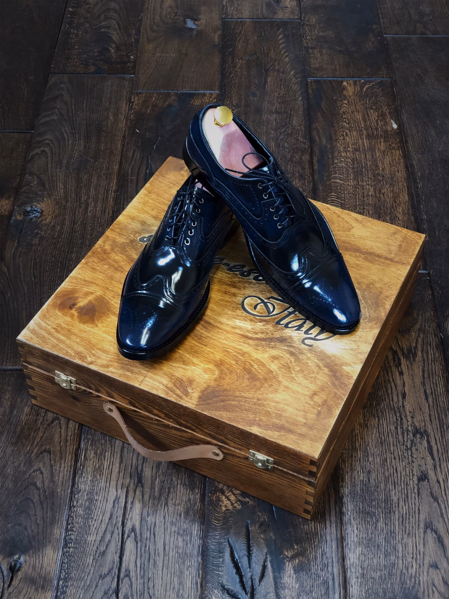 Jakie buty do garnituru na wesele?