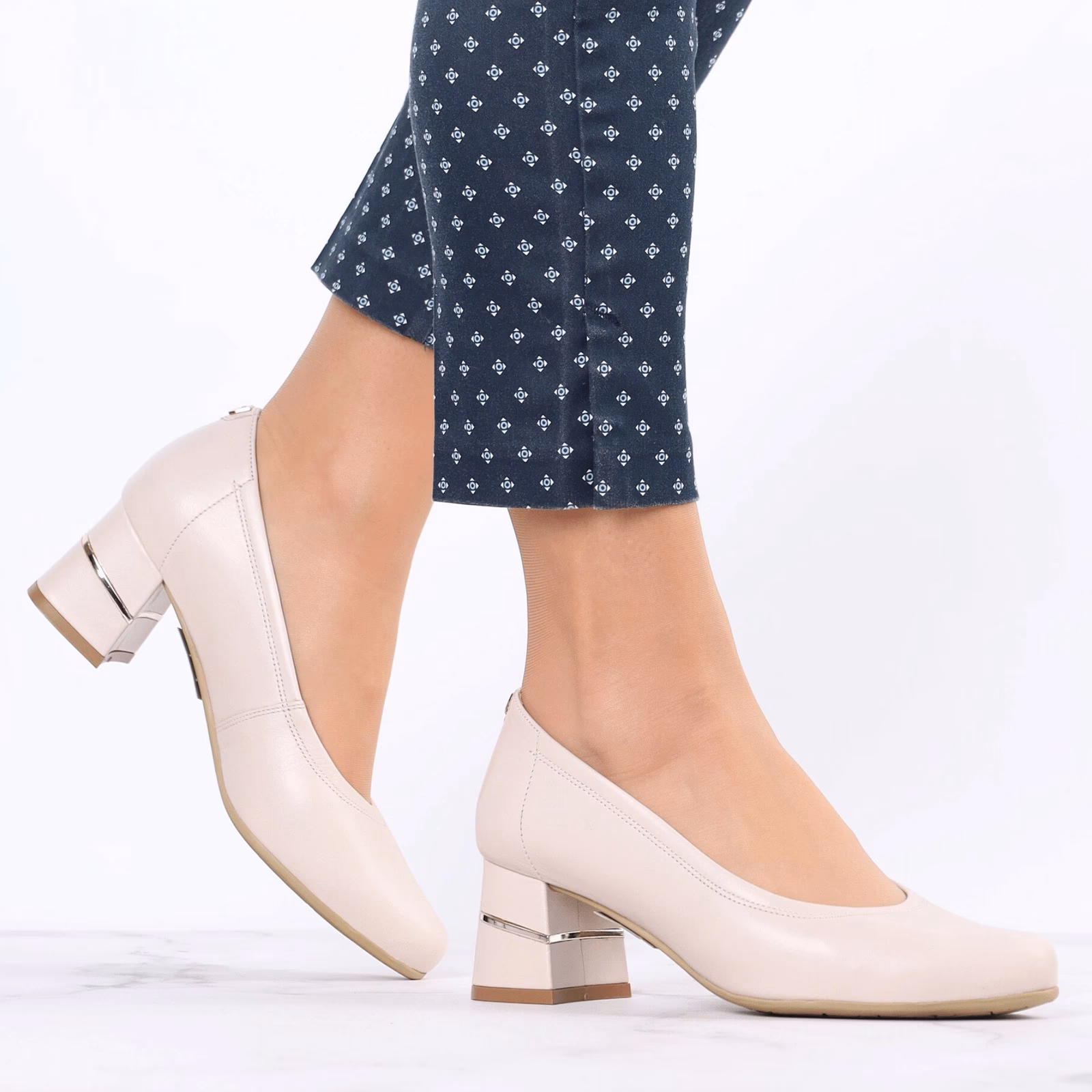 Jakie buty na lato do sukienki?