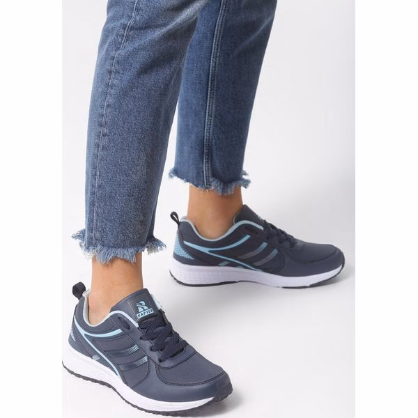 Do czego pasują granatowe buty sportowe?