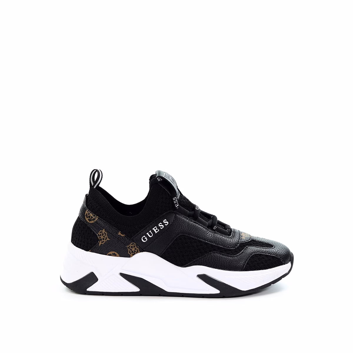 Jak dbać o czarne sneakersy Guess?