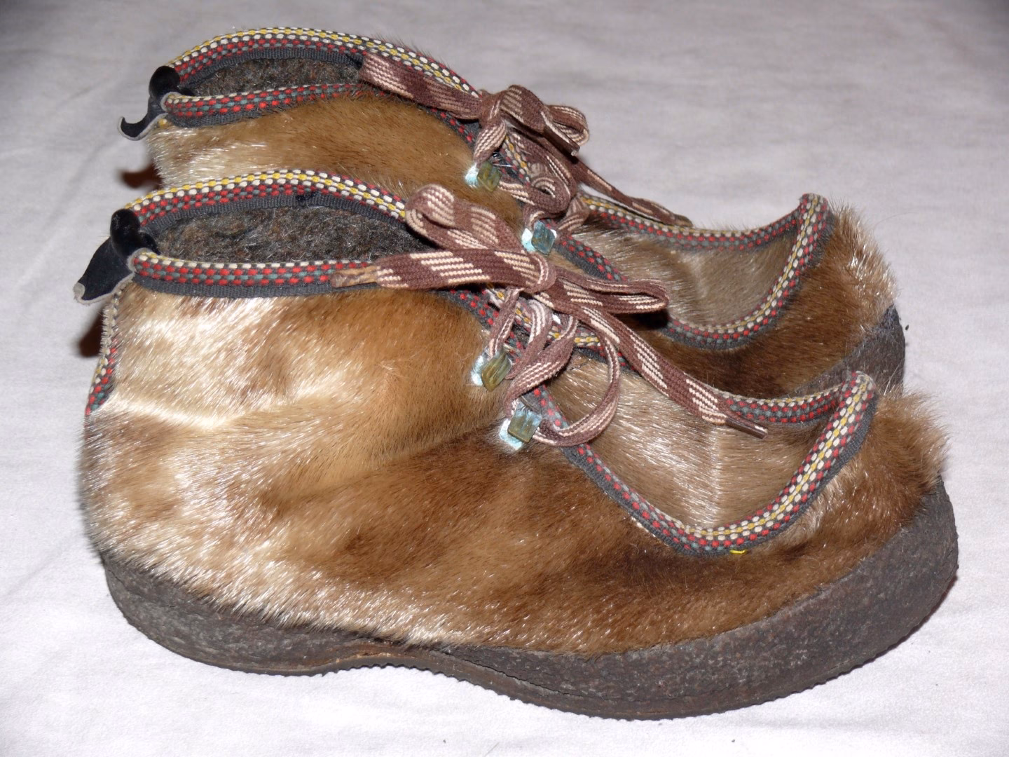 Z jakiego zwierzęcia robi się mokasyny?