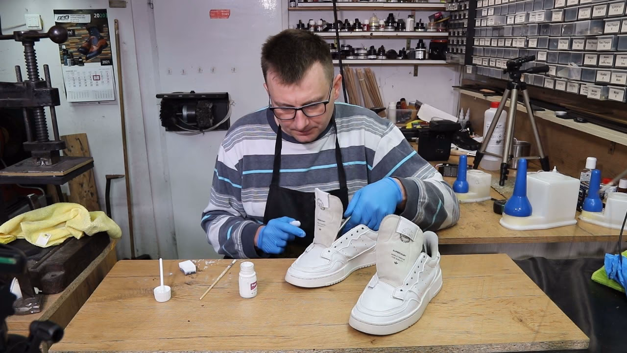 Jak usunąć farbę ze skórzanych butów?