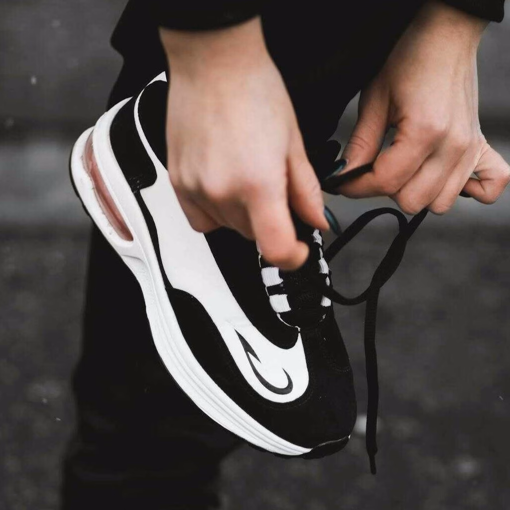 Jak zawiązać buty bez języka, żeby nie było widać sznurówek?