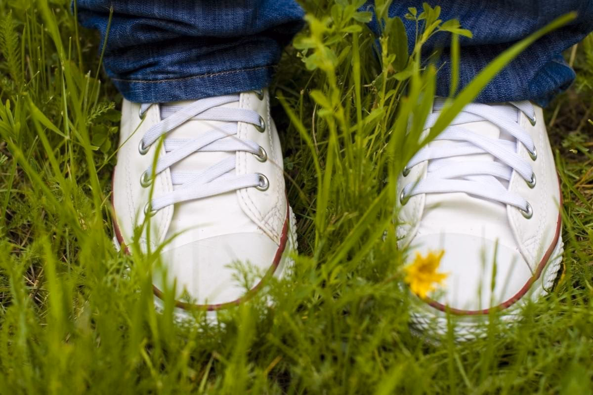 Czym czyścić białe buty sportowe?