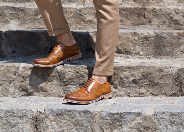 Jaki krawat do beżowego garnituru?