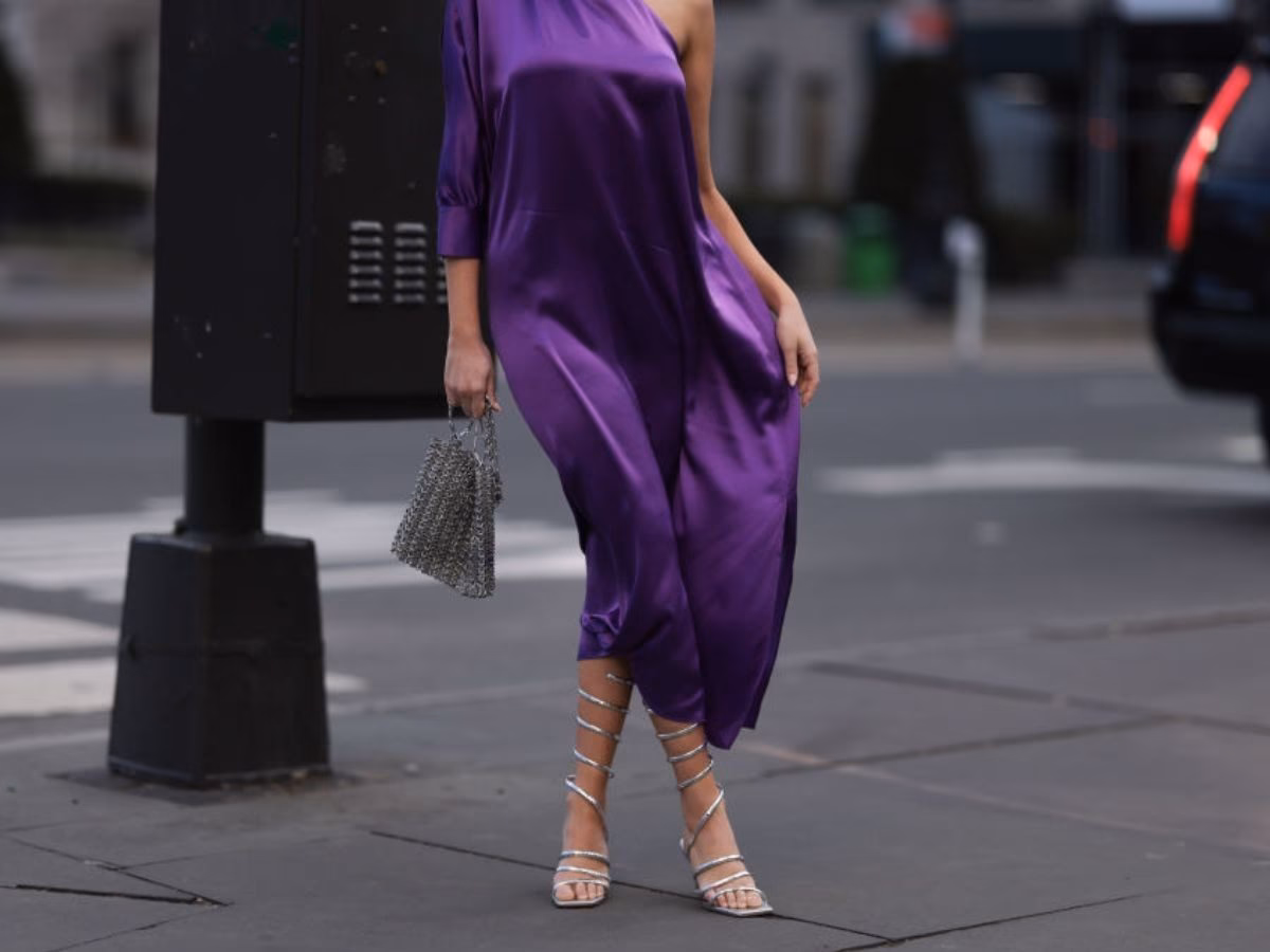 Jaki kolor rajstop do fioletowej sukienki?