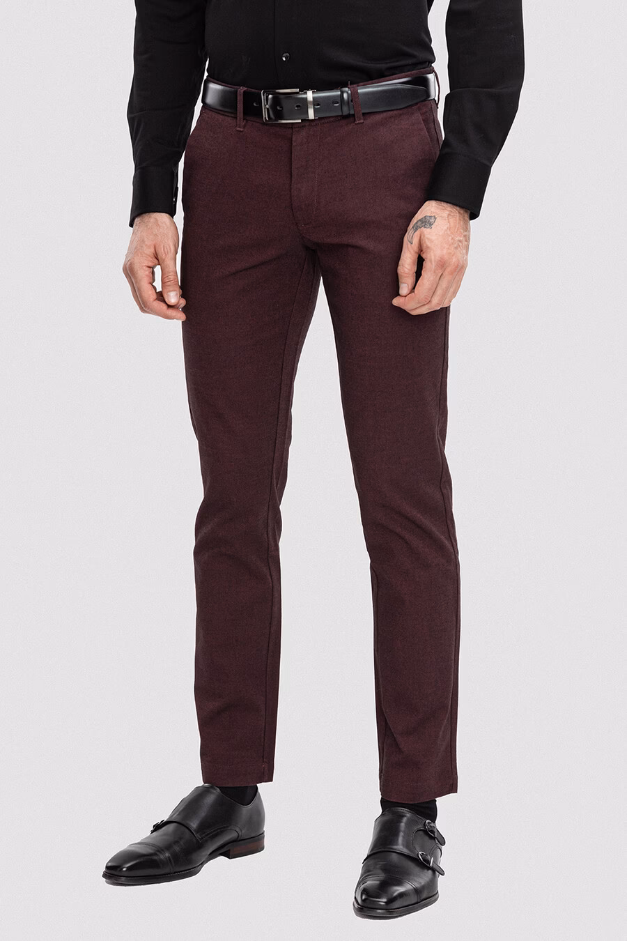 Czy w klubie można nosić trampki?