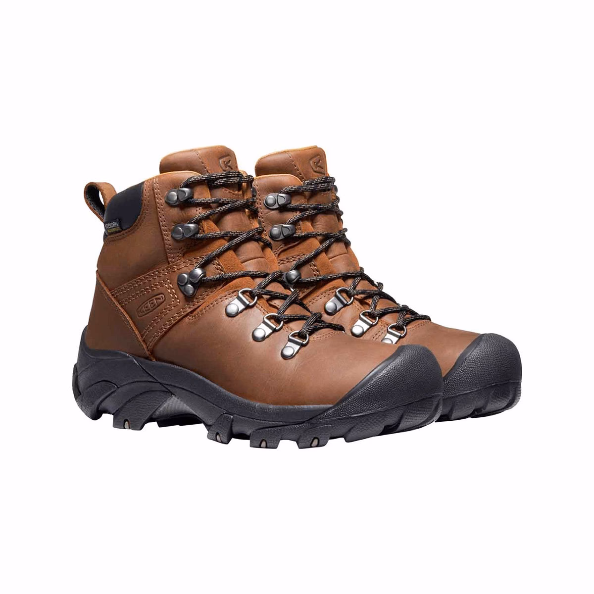 Czym się różnią buty trekkingowe od górskich?