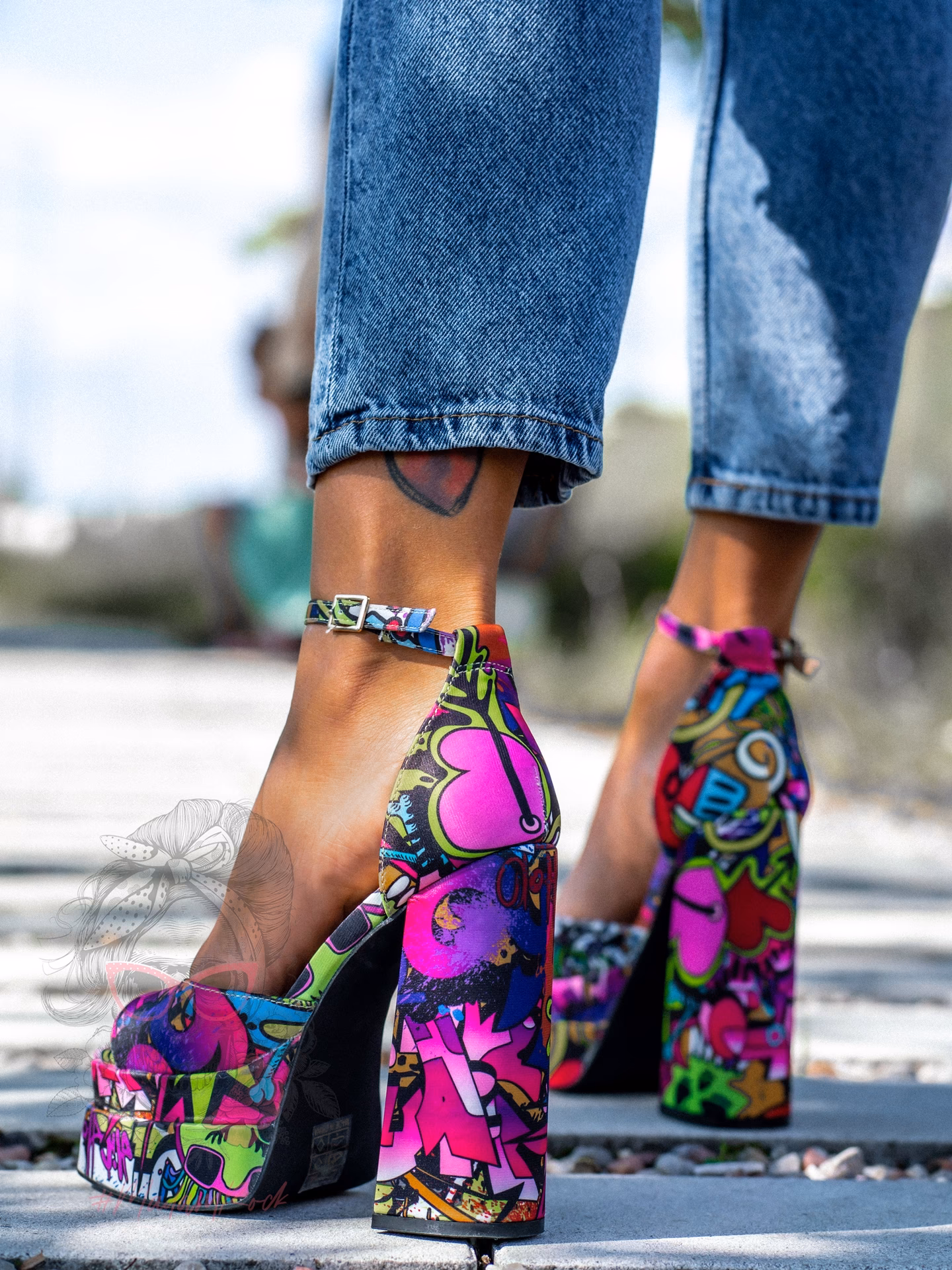 Do czego pasują kolorowe buty?