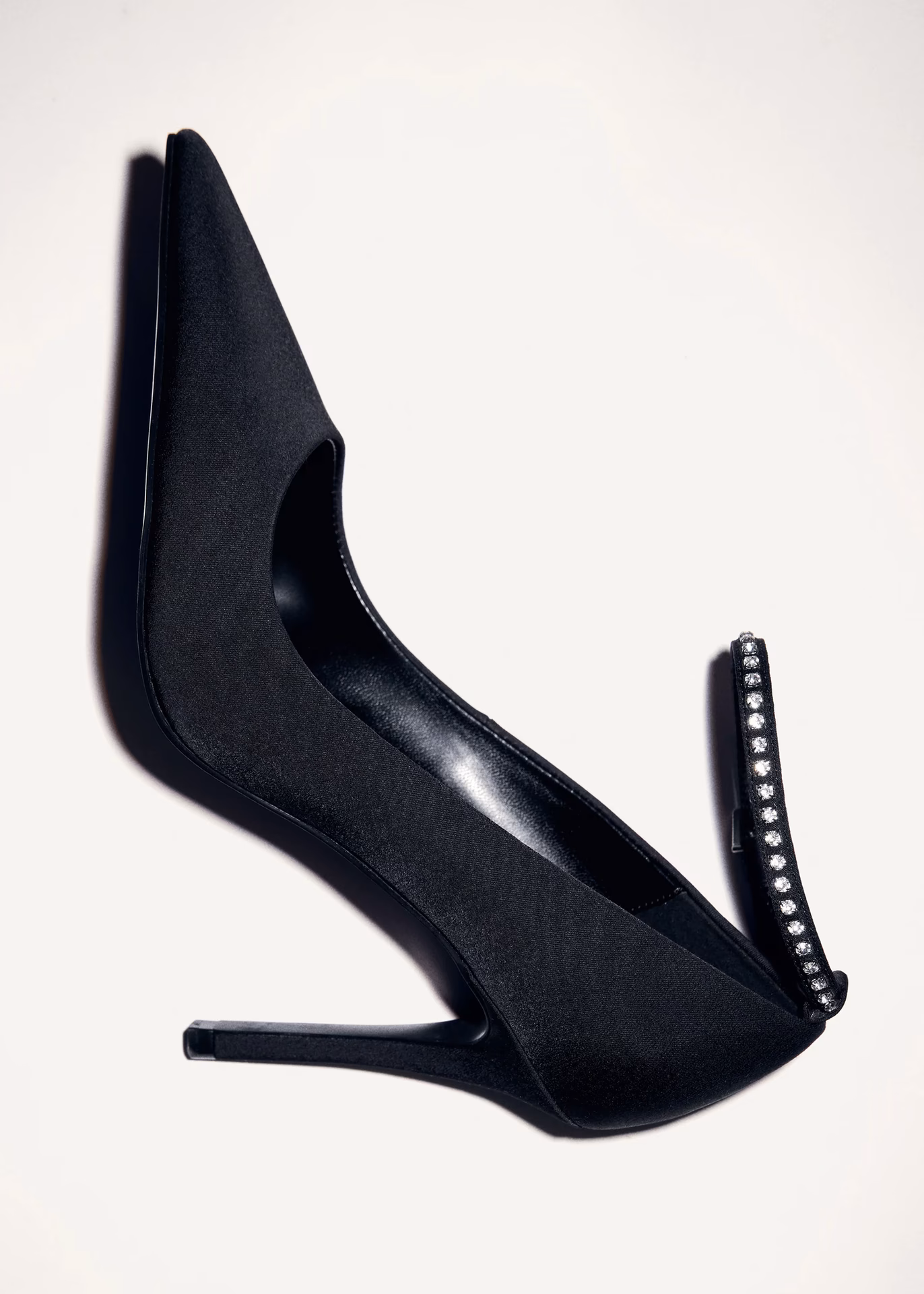 Jakie buty do sukienki w kwiaty na wesele?