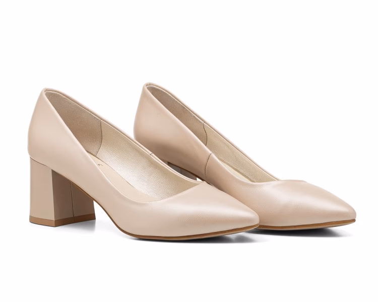 Do jakiej sukienki pasują botki na słupku?