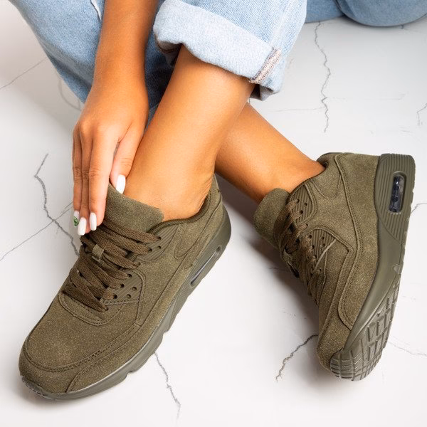 Jakie buty do sukienki sportowej?