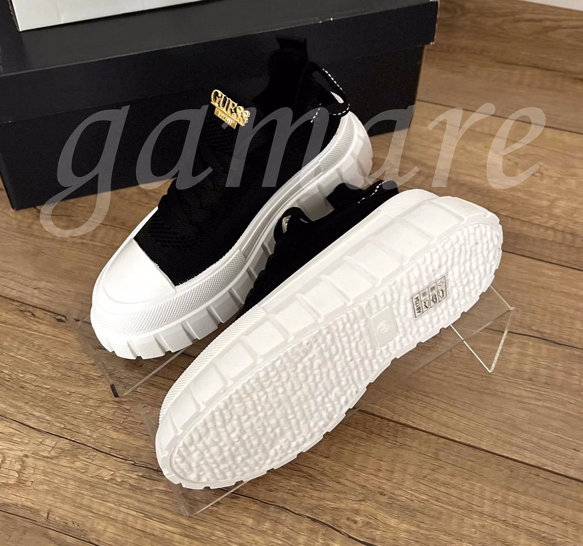 Gdzie kupić oryginalne buty Tommy Hilfiger?