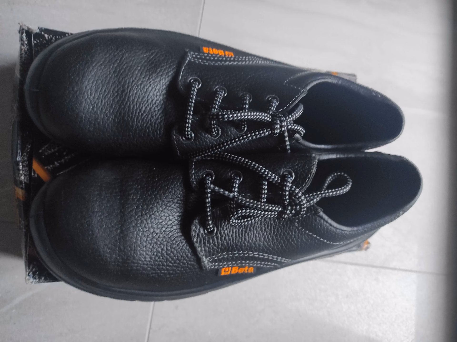 Na co zwrócić uwagę kupując buty robocze?