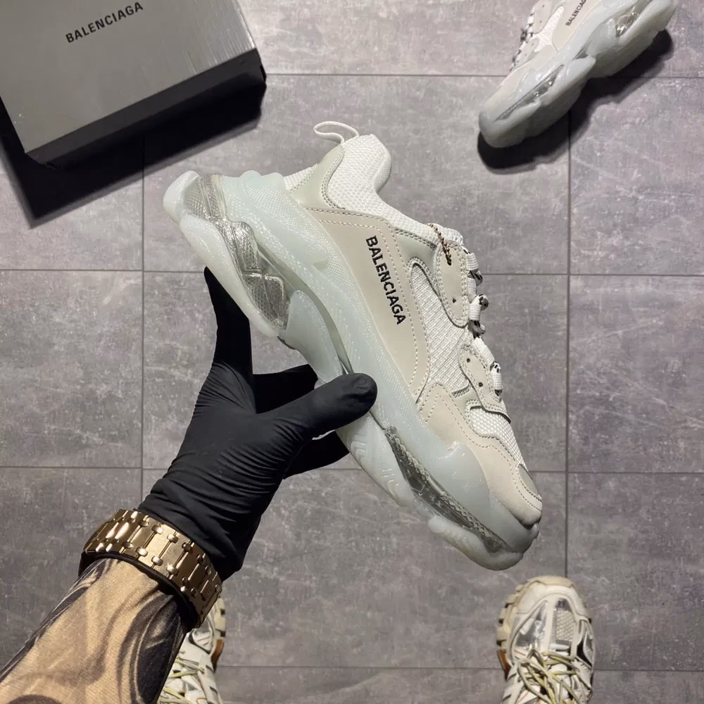 Czy rozmiar butów sportowych damskich różni się od standardowego?