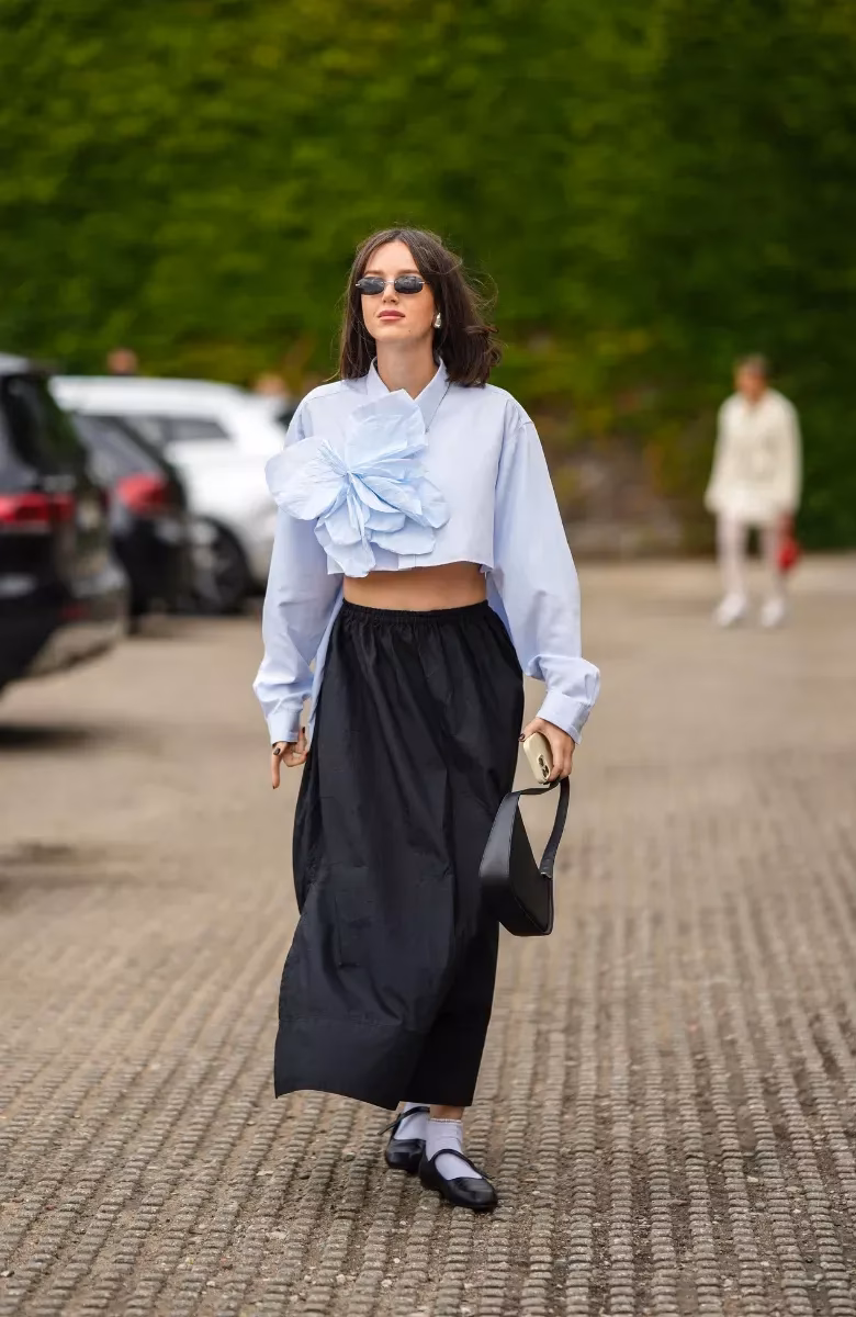 Jakie buty do spódnicy midi i płaszcza?