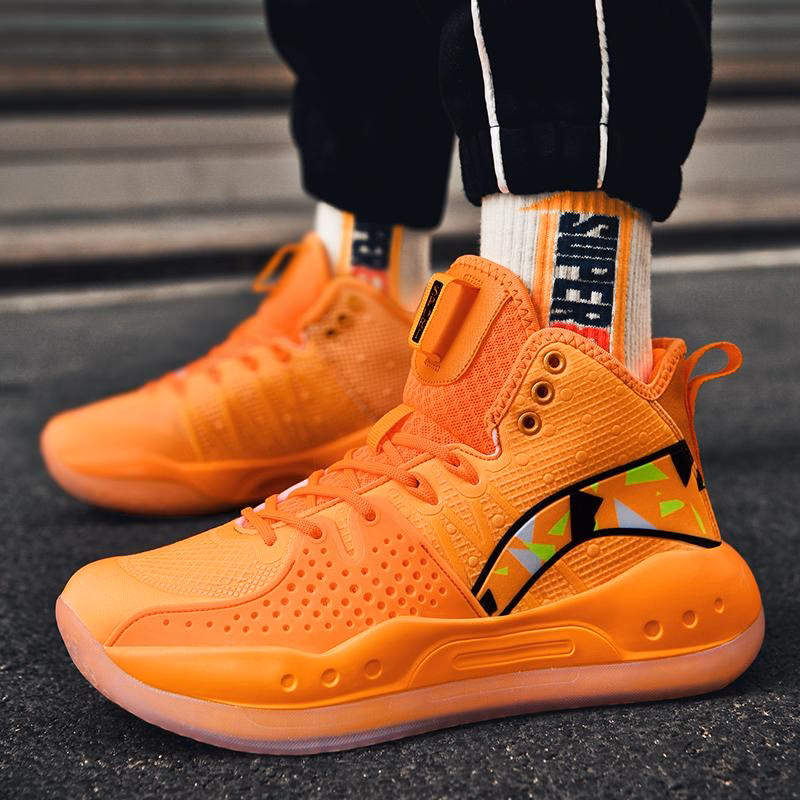 Jak nosić buty sportowe na co dzień?