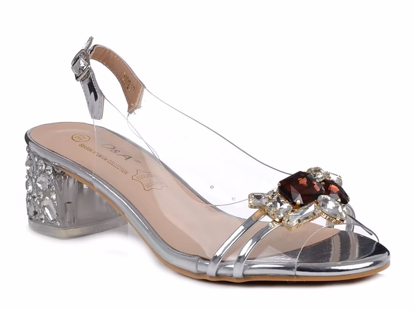 Do czego nosić przezroczyste buty?