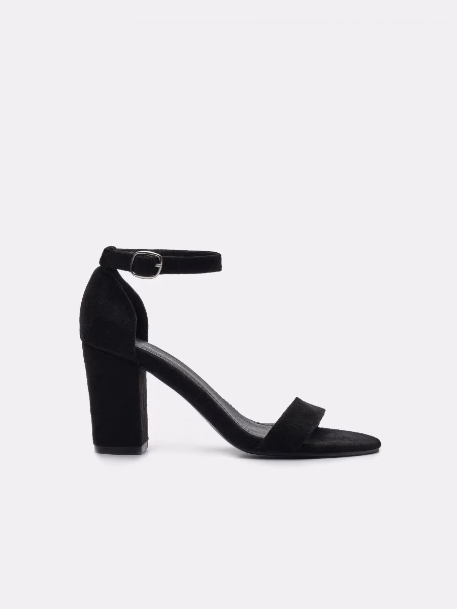 Jak nosić botki na obcasie?